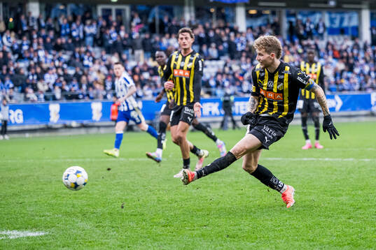 Häckens Simon Gustafson jublar