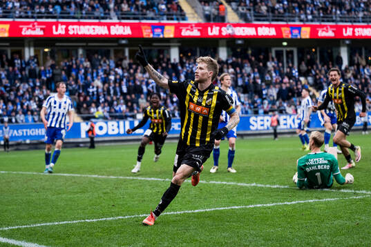 Häckens Simon Gustafson jublar