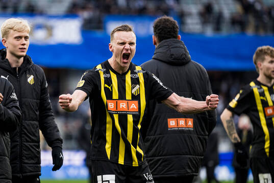 Häckens Marius Lode jublar