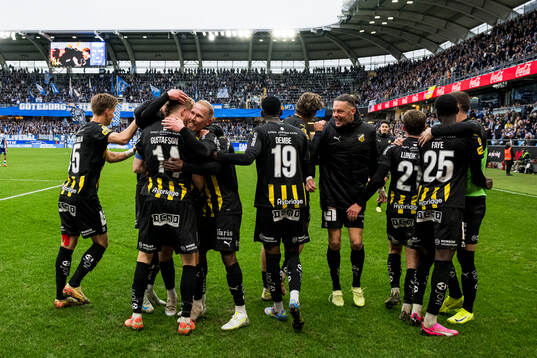 Häckens Simon Gustafson jublar