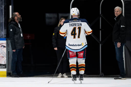 Djurgårdens Patrick Thoresen lämnar isen
