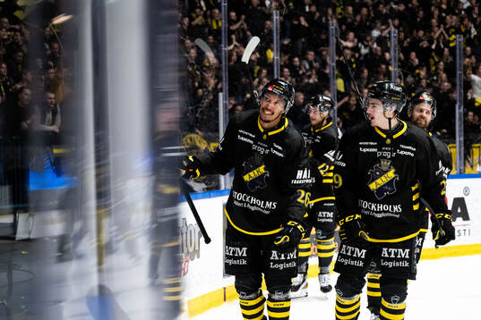 AIKs Oscar Nord och Daniel Ljungman jublar