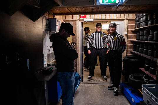 Linjedomare Joel Norum och Domare Niclas Lundsgaard