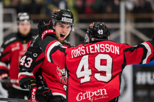 Hudiksvalls Loa Milfors och Lucas Thorstensson jublar