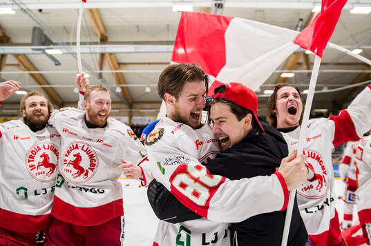 Troja/Ljungbys Fabian Hellström och Lucas Käkelä jublar