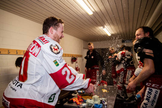 Troja/Ljungbys Filip Lennström jublar