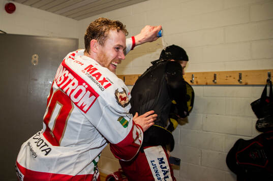 Troja/Ljungbys Filip Lennström jublar