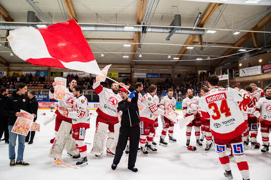 Troja/Ljungbys Lucas Käkelä jublar