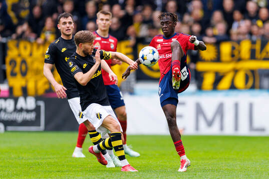 AIKs Anton Salétros och Östers Youssoupha Sanyang