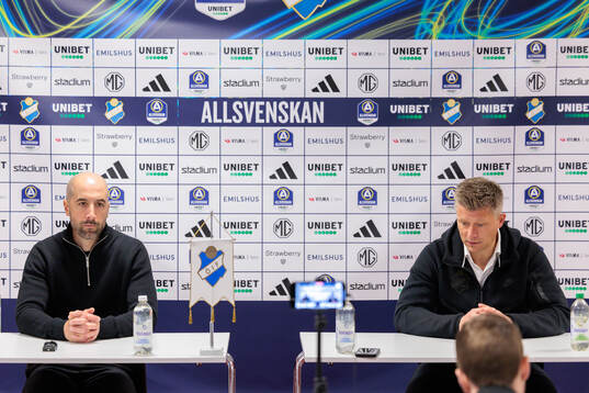Östers tränare Martin Foyston och AIKs tränare Mikkjal