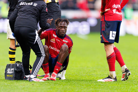 Östers Youssoupha Sanyang får vård på planen