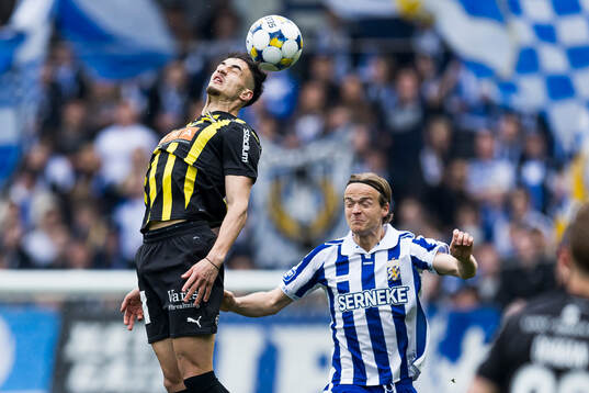 Häckens Srdjan Hrstic och IFK Göteborgs August Erlingmark