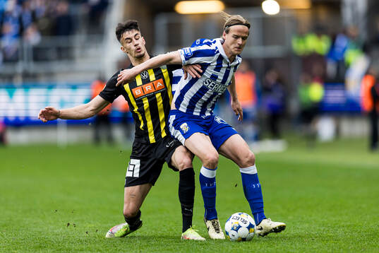 Häckens Srdjan Hrstic och IFK Göteborgs August Erlingmark
