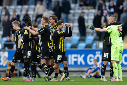 Häckens spelare jublar