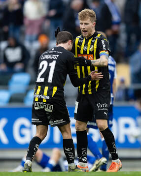 Häckens Adam Lundkvist och Simon Gustafson jublar