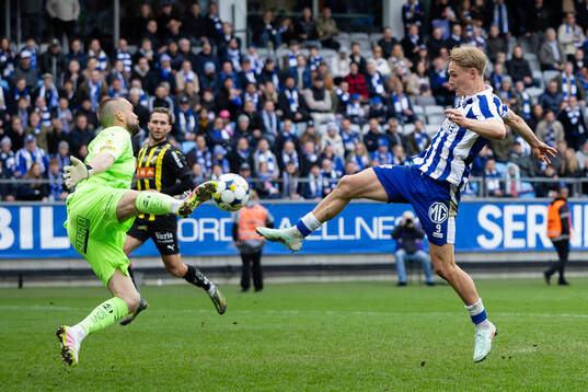 Häckens målvakt Oscar Jansson och IFK Göteborgs Max