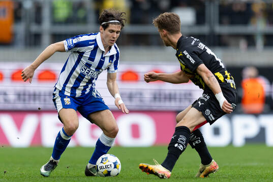 IFK Göteborgs Eman Markovic och Häckens Samuel Leach Holm