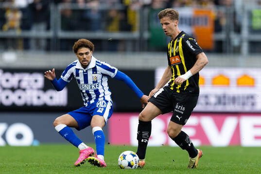 IFK Göteborgs Thomas Santos och Häckens Samuel Leach Holm