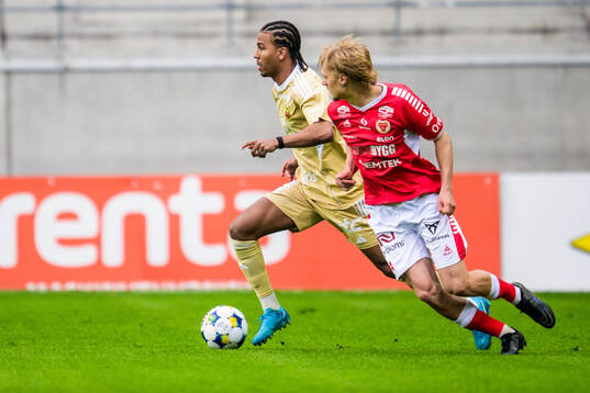 Östersunds Nebiyou Perry och Kalmars Rony Jansson