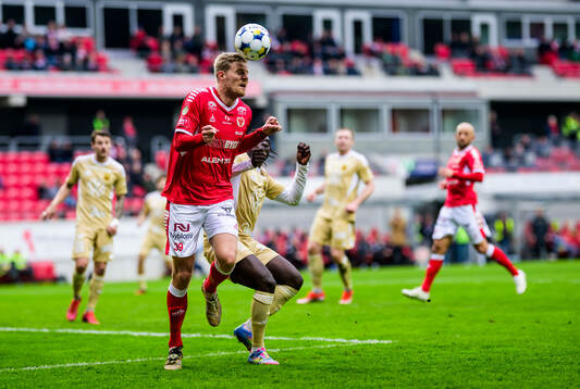 Kalmars Lars Sætra och Östersunds Nebiyou Perry