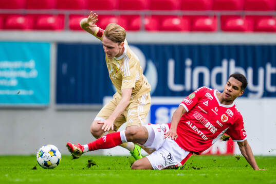 Östersunds Simon Marklund och Kalmars Anthony Olusanya