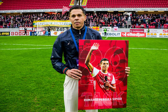 Fd Kalmarspelaren Romario tackas av