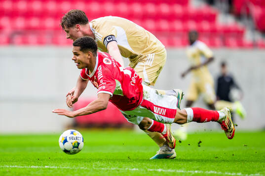Östersunds Philip Bonde och Kalmars Anthony Olusanya