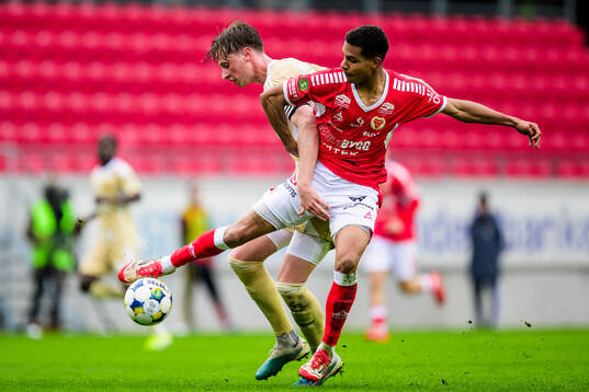 Östersunds Philip Bonde och Kalmars Anthony Olusanya