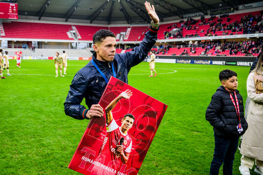 Fd Kalmarspelaren Romario tackas av