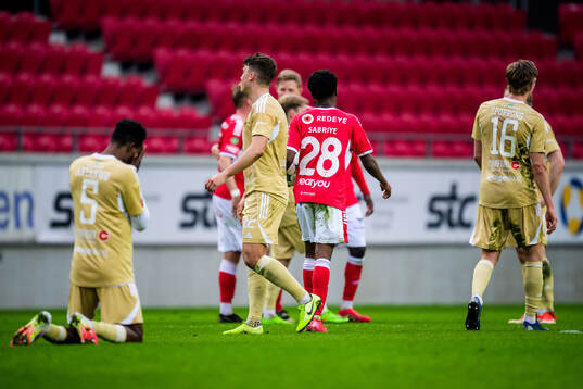 Östersunds Sunday Anyanwu, Christian Enemark deppar och