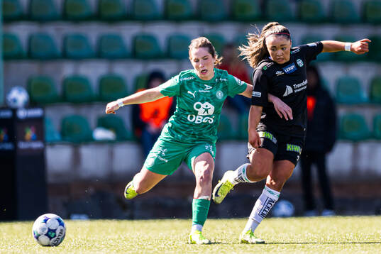 Mari Fisketjøn Indrebø of HamKam and Elin Andrea Flatø