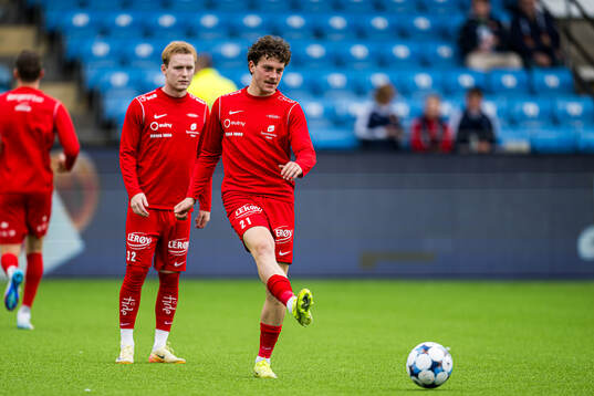 Denzel De Roeve of Brann warms up