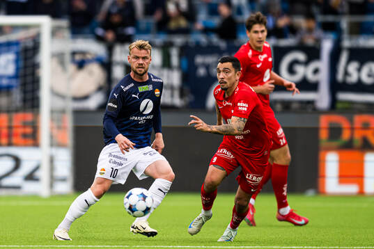 Herman Stengel of Strømsgodset and Niklas Castro of Brann