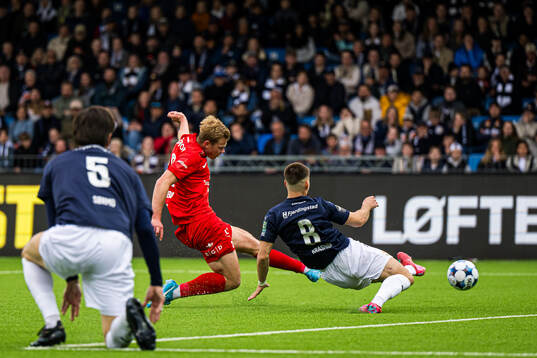 Aune Heggebø of Brann missing a chance to score