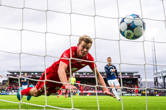 Bläddra bland fler bilder av Football, Eliteserien, Strømsgodset - Brann