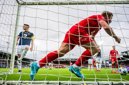 Aune Heggebø of Brann celebrates