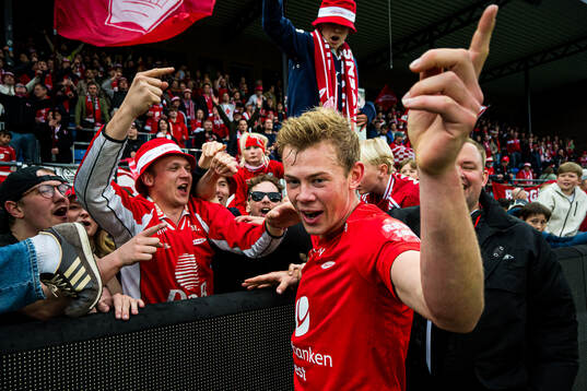Aune Heggebø of Brann celebrates