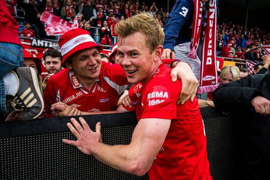 Aune Heggebø of Brann celebrates