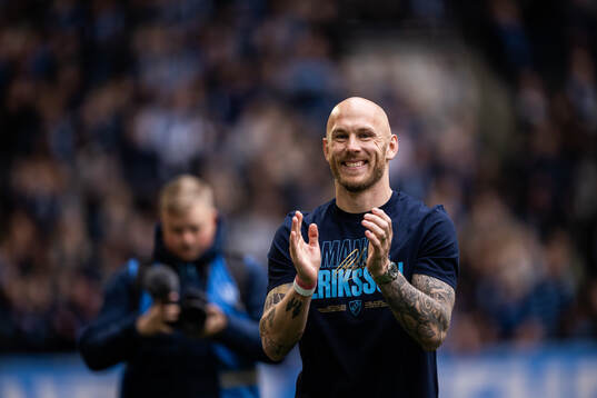 Magnus Eriksson tackas av