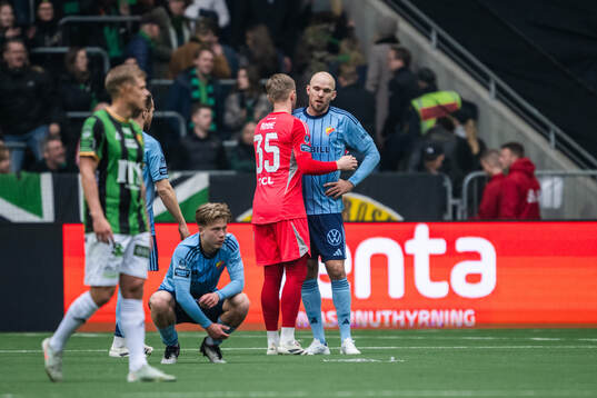 Djurgårdens Matias Siltanen, målvakt Jacob Rinne och