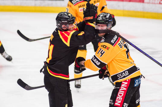 Brynäs Greg Scott och Luleås Jonas Berglund