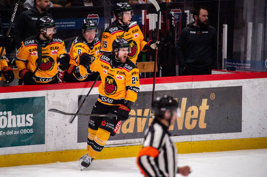 Luleås Brendan Shinnimin jublar