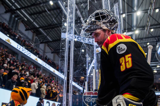 Brynäs målvakt Frans Tuohimaa deppar