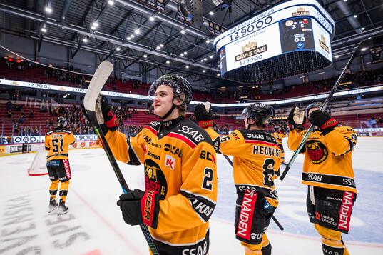 Luleås Arttu Tuhkala jublar