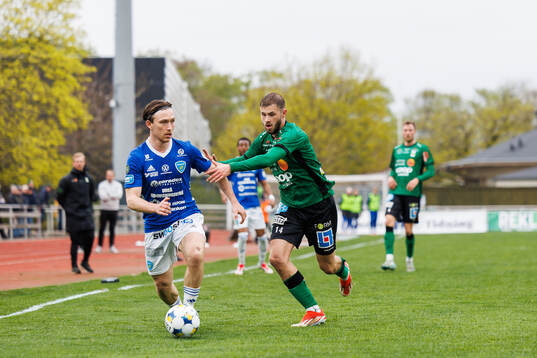 Umeå FCs Daniel Persson och Varbergs Oliver Alfonsi