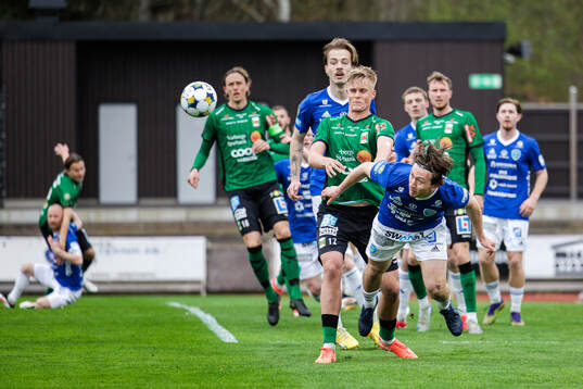 Varbergs Edvin Tellgren och Umeå FCs Daniel Persson