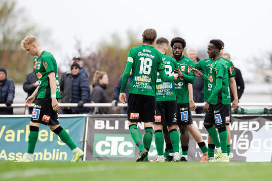 Varbergs Kevin Appiah Nyarko jublar med laget