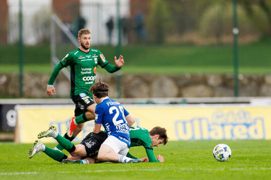 Umeå FCs Daniel Persson och Varbergs Olle Edlund