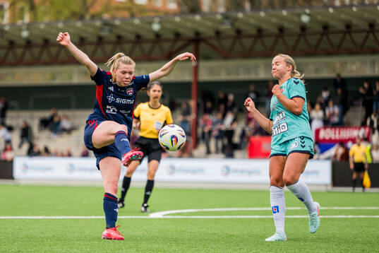 Rosengårds Bea Sprung skjuter in 1-0 målet