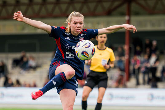 Rosengårds Bea Sprung skjuter in 1-0 målet